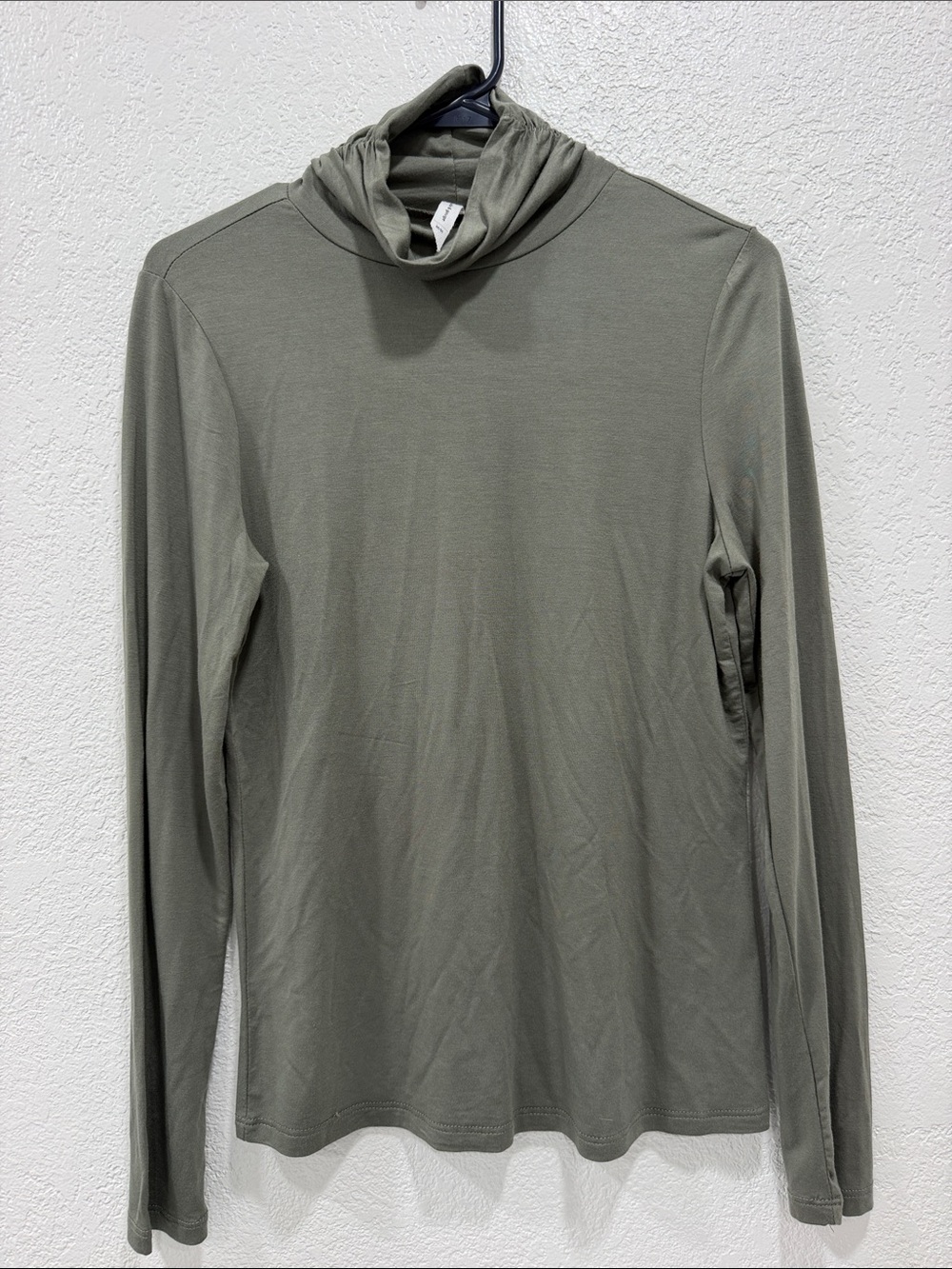 Cable & Gauge Women’s Olive Ruched Turtleneck Long-Sleeve Top Medium